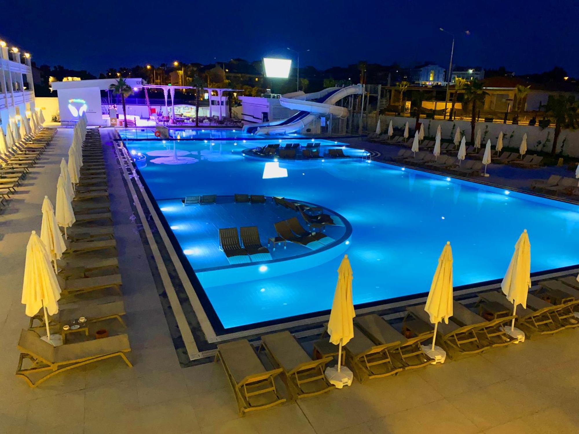 Chambre Double - Vue sur Piscine
